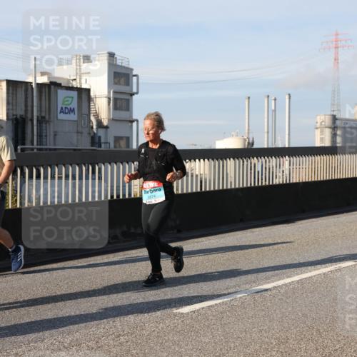 03.10.2025 - Köhlbrandbrückenlauf Lena Gebhardt http://msf.ph/oto/9086185 03.10.2025 10:05:49 Position 2 1004, 2574 meine-sportfotos.de