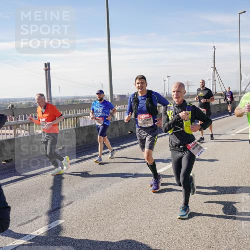 03.10.2025 - Köhlbrandbrückenlauf Michael Burmester http://msf.ph/oto/9086186 03.10.2025 12:43:32 Position 2 4454 meine-sportfotos.de