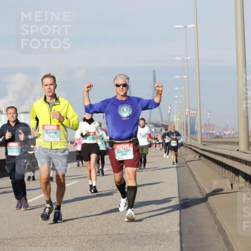 03.10.2025 - Köhlbrandbrückenlauf Jannik Wohlers http://msf.ph/oto/9086208 03.10.2025 09:57:11 Position 3 1611, 1768, 3406 meine-sportfotos.de