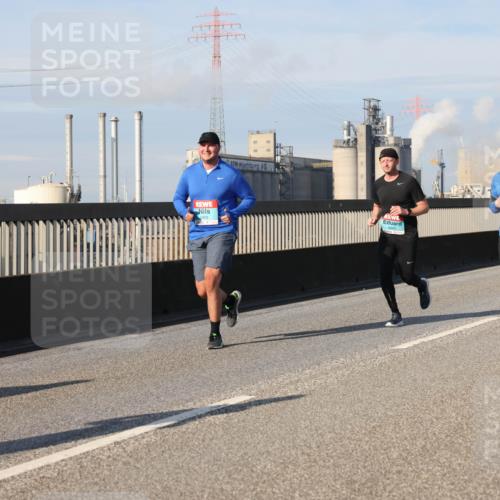 03.10.2025 - Köhlbrandbrückenlauf Lena Gebhardt http://msf.ph/oto/9086216 03.10.2025 10:05:50 Position 2 2409, 3443, 3441 meine-sportfotos.de