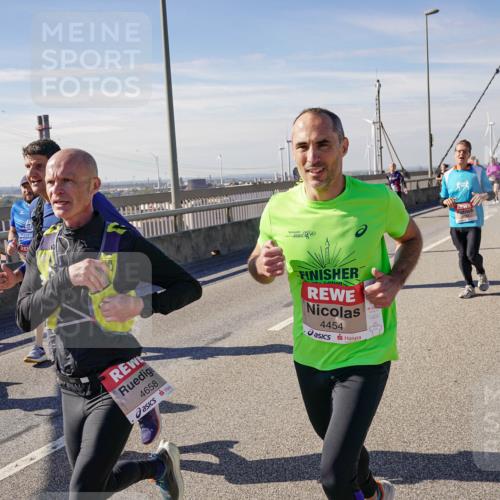 03.10.2025 - Köhlbrandbrückenlauf Michael Burmester http://msf.ph/oto/9086220 03.10.2025 12:43:33 Position 2 4658, 4454 meine-sportfotos.de