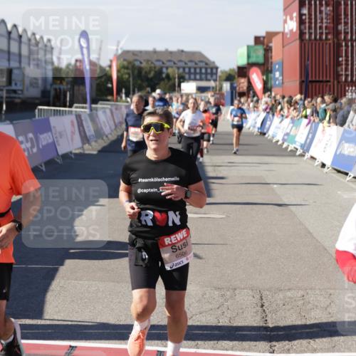 03.10.2025 - Köhlbrandbrückenlauf Jannik Wohlers http://msf.ph/oto/9086230 03.10.2025 13:18:50 Ziel 4077, 4556, 4756, 4812, 4889, 5115, 5974, 6429, 6500, 6506, 6556, 6596, 6795 meine-sportfotos.de