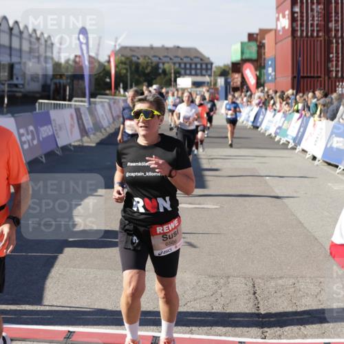 03.10.2025 - Köhlbrandbrückenlauf Jannik Wohlers http://msf.ph/oto/9086244 03.10.2025 13:18:50 Ziel 4077, 4556, 4756, 4812, 4889, 5115, 5974, 6429, 6500, 6506, 6556, 6596, 6795 meine-sportfotos.de