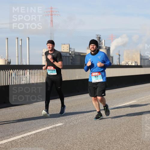 03.10.2025 - Köhlbrandbrückenlauf Lena Gebhardt http://msf.ph/oto/9086247 03.10.2025 10:05:51 Position 2 3443, 3441 meine-sportfotos.de