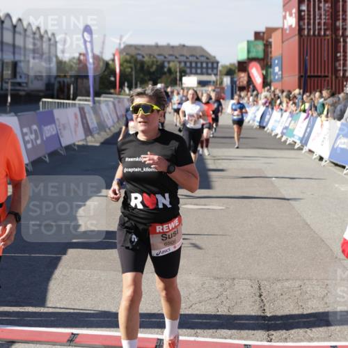 03.10.2025 - Köhlbrandbrückenlauf Jannik Wohlers http://msf.ph/oto/9086249 03.10.2025 13:18:50 Ziel 4077, 4556, 4756, 4812, 4889, 5115, 5974, 6429, 6500, 6506, 6556, 6596, 6795 meine-sportfotos.de