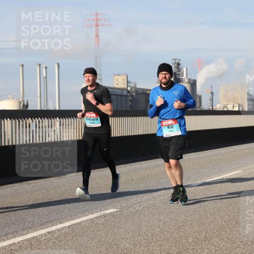 03.10.2025 - Köhlbrandbrückenlauf Lena Gebhardt http://msf.ph/oto/9086254 03.10.2025 10:05:51 Position 2 3443, 3441 meine-sportfotos.de
