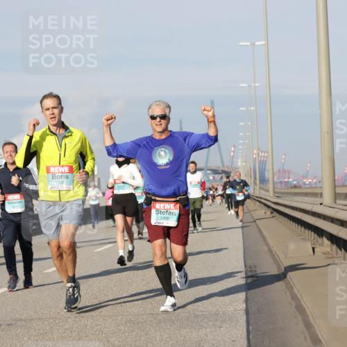03.10.2025 - Köhlbrandbrückenlauf Jannik Wohlers http://msf.ph/oto/9086273 03.10.2025 09:57:11 Position 3 1611, 1768, 3406 meine-sportfotos.de