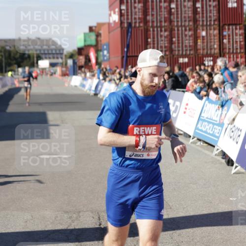03.10.2025 - Köhlbrandbrückenlauf Jannik Wohlers http://msf.ph/oto/9086274 03.10.2025 12:52:43 Ziel 4013, 4019, 6087, 6625 meine-sportfotos.de