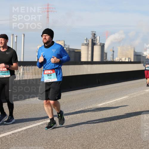 03.10.2025 - Köhlbrandbrückenlauf Lena Gebhardt http://msf.ph/oto/9086279 03.10.2025 10:05:52 Position 2 3443, 3441 meine-sportfotos.de