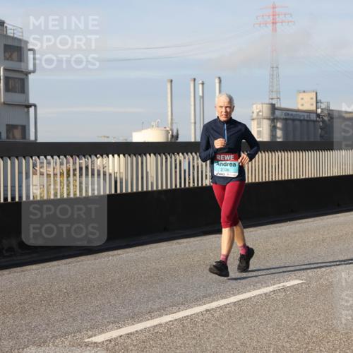 03.10.2025 - Köhlbrandbrückenlauf Lena Gebhardt http://msf.ph/oto/9086315 03.10.2025 10:05:57 Position 2 2136 meine-sportfotos.de
