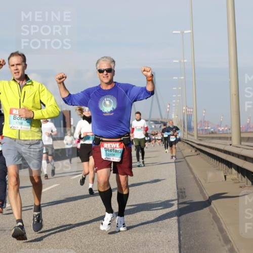 03.10.2025 - Köhlbrandbrückenlauf Jannik Wohlers http://msf.ph/oto/9086321 03.10.2025 09:57:11 Position 3 1611, 1768, 3406 meine-sportfotos.de
