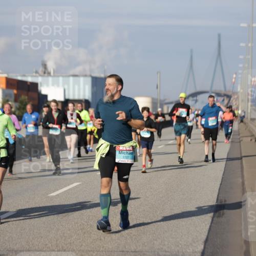 03.10.2025 - Köhlbrandbrückenlauf Jannik Wohlers http://msf.ph/oto/9086342 03.10.2025 10:07:50 Position 3 1726, 1727 meine-sportfotos.de