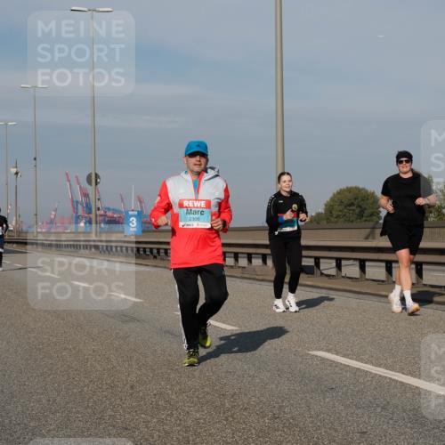 03.10.2025 - Köhlbrandbrückenlauf Fabian Wolf http://msf.ph/oto/9086355 03.10.2025 10:20:49 Position 3 3, 2306 meine-sportfotos.de