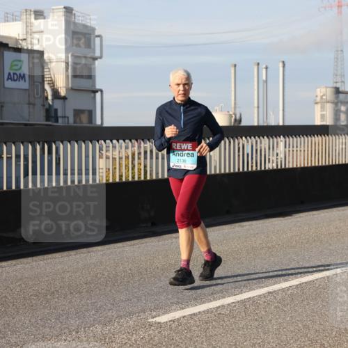 03.10.2025 - Köhlbrandbrückenlauf Lena Gebhardt http://msf.ph/oto/9086357 03.10.2025 10:05:57 Position 2 2136 meine-sportfotos.de