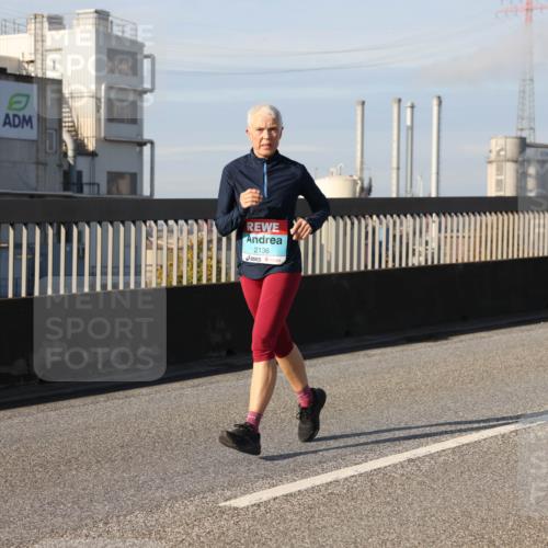 03.10.2025 - Köhlbrandbrückenlauf Lena Gebhardt http://msf.ph/oto/9086364 03.10.2025 10:05:58 Position 2 2136 meine-sportfotos.de