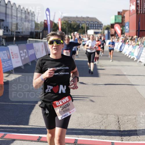 03.10.2025 - Köhlbrandbrückenlauf Jannik Wohlers http://msf.ph/oto/9086365 03.10.2025 13:18:50 Ziel 4077, 4556, 4756, 4812, 4889, 5115, 5974, 6429, 6500, 6506, 6556, 6596, 6795 meine-sportfotos.de