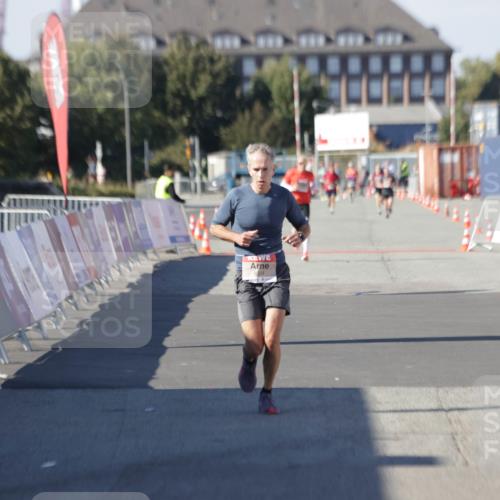 03.10.2025 - Köhlbrandbrückenlauf Jannik Wohlers http://msf.ph/oto/9086374 03.10.2025 12:52:45 Ziel 4013, 4019, 4034, 6087, 6625 meine-sportfotos.de