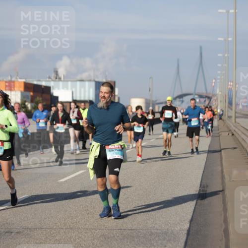 03.10.2025 - Köhlbrandbrückenlauf Jannik Wohlers http://msf.ph/oto/9086380 03.10.2025 10:07:50 Position 3 1726, 1727 meine-sportfotos.de