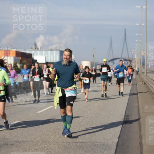 03.10.2025 - Köhlbrandbrückenlauf Jannik Wohlers http://msf.ph/oto/9086386 03.10.2025 10:07:50 Position 3 1726, 1727 meine-sportfotos.de