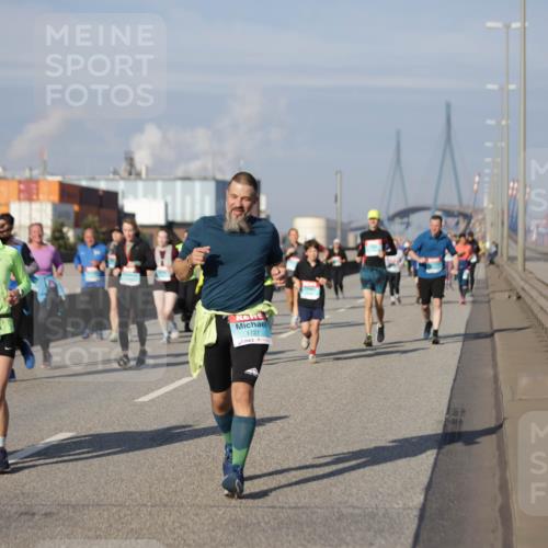 03.10.2025 - Köhlbrandbrückenlauf Jannik Wohlers http://msf.ph/oto/9086392 03.10.2025 10:07:50 Position 3 1726, 1727, 77 meine-sportfotos.de