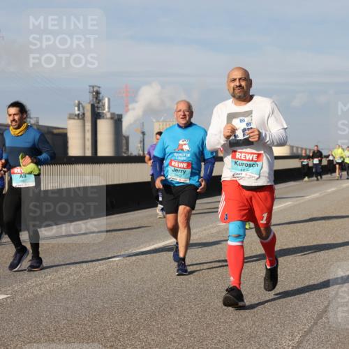 03.10.2025 - Köhlbrandbrückenlauf Lena Gebhardt http://msf.ph/oto/9086402 03.10.2025 10:05:59 Position 2 1887, 100, 3447 meine-sportfotos.de