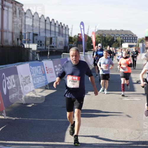 03.10.2025 - Köhlbrandbrückenlauf Jannik Wohlers http://msf.ph/oto/9086404 03.10.2025 13:18:53 Ziel 4077, 4556, 4756, 4889, 5304, 5974, 6267, 6500, 6506, 6556, 6795 meine-sportfotos.de