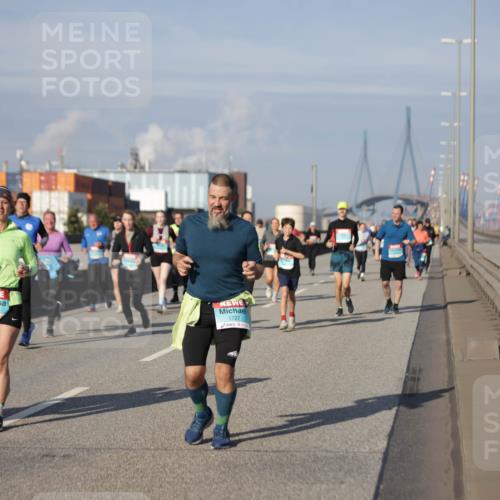 03.10.2025 - Köhlbrandbrückenlauf Jannik Wohlers http://msf.ph/oto/9086411 03.10.2025 10:07:50 Position 3 1726, 1727 meine-sportfotos.de