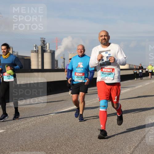 03.10.2025 - Köhlbrandbrückenlauf Lena Gebhardt http://msf.ph/oto/9086413 03.10.2025 10:05:59 Position 2 102, 1887, 3447 meine-sportfotos.de