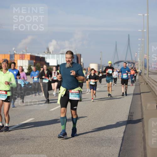03.10.2025 - Köhlbrandbrückenlauf Jannik Wohlers http://msf.ph/oto/9086422 03.10.2025 10:07:50 Position 3 1726, 1727 meine-sportfotos.de