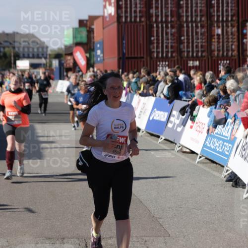 03.10.2025 - Köhlbrandbrückenlauf Jannik Wohlers http://msf.ph/oto/9086438 03.10.2025 13:18:53 Ziel 4077, 4556, 4756, 4889, 5304, 5974, 6267, 6500, 6506, 6556, 6795 meine-sportfotos.de