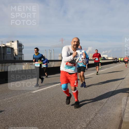 03.10.2025 - Köhlbrandbrückenlauf Lena Gebhardt http://msf.ph/oto/9086487 03.10.2025 10:06:00 Position 2 010 meine-sportfotos.de
