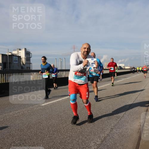 03.10.2025 - Köhlbrandbrückenlauf Lena Gebhardt http://msf.ph/oto/9086492 03.10.2025 10:06:00 Position 2  meine-sportfotos.de