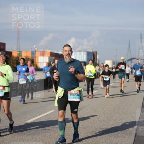 03.10.2025 - Köhlbrandbrückenlauf Jannik Wohlers http://msf.ph/oto/9086495 03.10.2025 10:07:51 Position 3 1726, 1727 meine-sportfotos.de