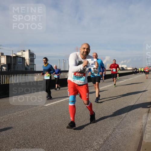 03.10.2025 - Köhlbrandbrückenlauf Lena Gebhardt http://msf.ph/oto/9086501 03.10.2025 10:06:00 Position 2  meine-sportfotos.de