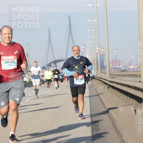 03.10.2025 - Köhlbrandbrückenlauf Jannik Wohlers http://msf.ph/oto/9086513 03.10.2025 09:57:18 Position 3 3208, 1388, 1296 meine-sportfotos.de