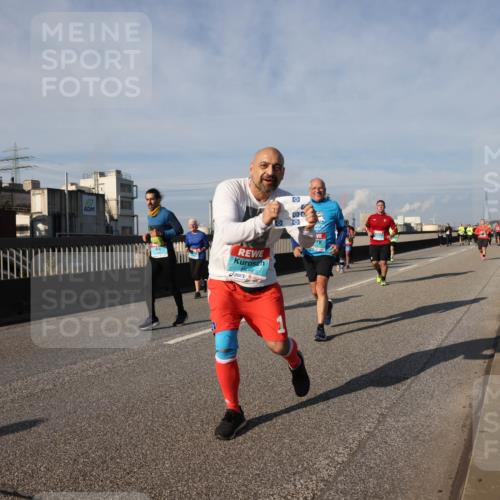 03.10.2025 - Köhlbrandbrückenlauf Lena Gebhardt http://msf.ph/oto/9086519 03.10.2025 10:06:00 Position 2  meine-sportfotos.de