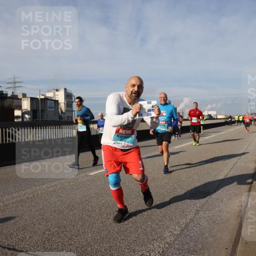 03.10.2025 - Köhlbrandbrückenlauf Lena Gebhardt http://msf.ph/oto/9086528 03.10.2025 10:06:01 Position 2  meine-sportfotos.de