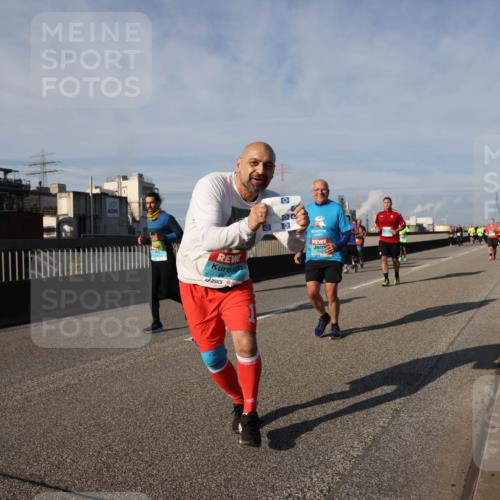 03.10.2025 - Köhlbrandbrückenlauf Lena Gebhardt http://msf.ph/oto/9086552 03.10.2025 10:06:01 Position 2  meine-sportfotos.de