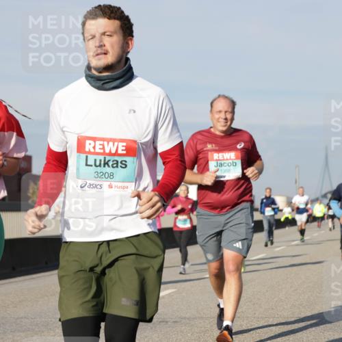 03.10.2025 - Köhlbrandbrückenlauf Jannik Wohlers http://msf.ph/oto/9086559 03.10.2025 09:57:19 Position 3 1206, 3208, 1388 meine-sportfotos.de