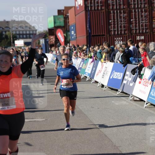03.10.2025 - Köhlbrandbrückenlauf Jannik Wohlers http://msf.ph/oto/9086561 03.10.2025 13:18:56 Ziel 4077, 4556, 4676, 4756, 4889, 5304, 5449, 5974, 6117, 6267, 6475, 6506, 6556, 6573, 6795 meine-sportfotos.de