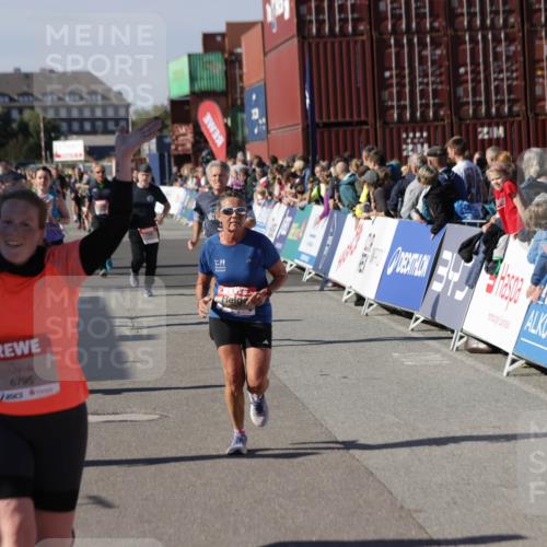 03.10.2025 - Köhlbrandbrückenlauf Jannik Wohlers http://msf.ph/oto/9086572 03.10.2025 13:18:56 Ziel 4077, 4556, 4676, 4756, 4889, 5304, 5449, 5974, 6117, 6267, 6475, 6506, 6556, 6573, 6795 meine-sportfotos.de