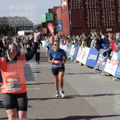 03.10.2025 - Köhlbrandbrückenlauf Jannik Wohlers http://msf.ph/oto/9086583 03.10.2025 13:18:56 Ziel 4077, 4556, 4676, 4756, 4889, 5304, 5449, 5974, 6117, 6267, 6475, 6506, 6556, 6573, 6795 meine-sportfotos.de
