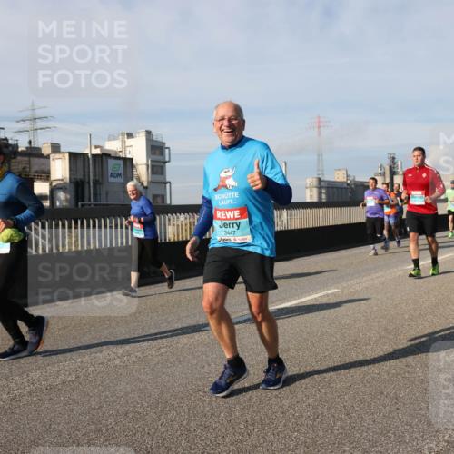 03.10.2025 - Köhlbrandbrückenlauf Lena Gebhardt http://msf.ph/oto/9086603 03.10.2025 10:06:01 Position 2 3447 meine-sportfotos.de