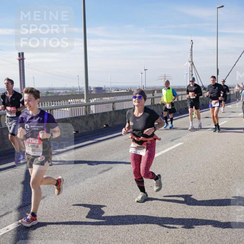 03.10.2025 - Köhlbrandbrückenlauf Michael Burmester http://msf.ph/oto/9086605 03.10.2025 12:43:46 Position 2 6022 meine-sportfotos.de