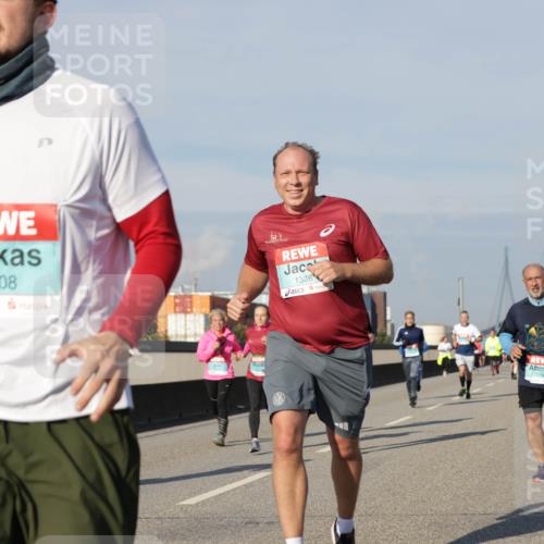 03.10.2025 - Köhlbrandbrückenlauf Jannik Wohlers http://msf.ph/oto/9086609 03.10.2025 09:57:20 Position 3 3208, 1388 meine-sportfotos.de