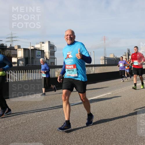 03.10.2025 - Köhlbrandbrückenlauf Lena Gebhardt http://msf.ph/oto/9086611 03.10.2025 10:06:01 Position 2 3447 meine-sportfotos.de