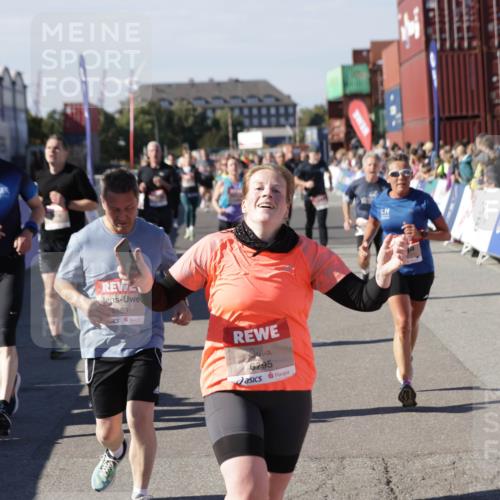 03.10.2025 - Köhlbrandbrückenlauf Jannik Wohlers http://msf.ph/oto/9086617 03.10.2025 13:18:56 Ziel 4077, 4556, 4676, 4756, 4889, 5304, 5449, 5974, 6117, 6267, 6475, 6506, 6556, 6573, 6795 meine-sportfotos.de