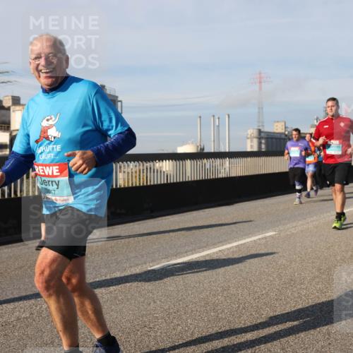 03.10.2025 - Köhlbrandbrückenlauf Lena Gebhardt http://msf.ph/oto/9086618 03.10.2025 10:06:02 Position 2 3447 meine-sportfotos.de