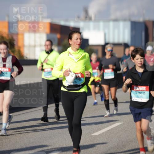 03.10.2025 - Köhlbrandbrückenlauf Jannik Wohlers http://msf.ph/oto/9086621 03.10.2025 10:07:54 Position 3 244, 2245 meine-sportfotos.de