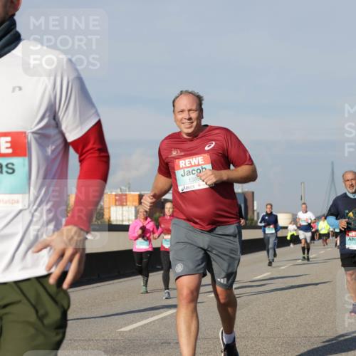 03.10.2025 - Köhlbrandbrückenlauf Jannik Wohlers http://msf.ph/oto/9086622 03.10.2025 09:57:20 Position 3 3208, 1388 meine-sportfotos.de